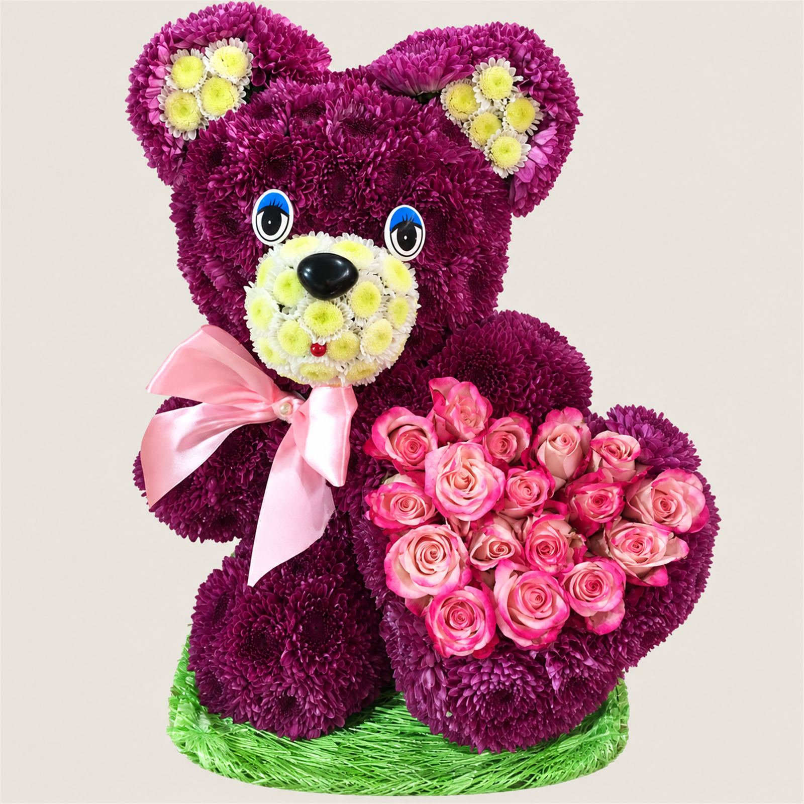 Мишка из живых цветов